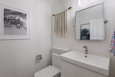 Bath - 1576 NW Mt Washington, Bend, OR 97703 photo 1 of 3