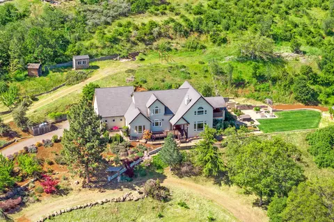 1678 Ashland Mine Rd, Ashland, OR 97520