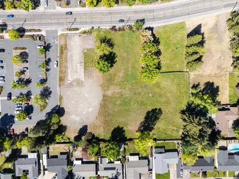 1370 Poplar Dr, Medford, OR 97504