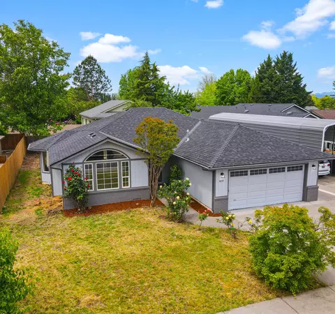 3035 Adams Cir, Medford, OR 97504