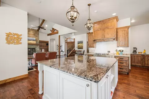 Kitchen - 56328 Fireglass Loop #175, Bend, OR 97707 photo 4 of 7