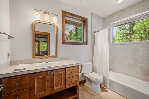 Bath - 56328 Fireglass Loop #175, Bend, OR 97707 photo 6 of 6