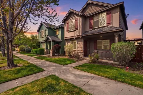 437 NW 27th St, Redmond, OR 97756