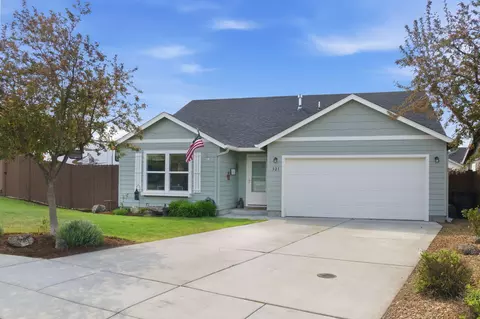 321 SW Antler Ridge Ct, Redmond, OR 97756
