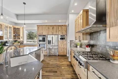 Kitchen - 628 Highland Meadow Loop, Redmond, OR 97756 photo 7 of 9
