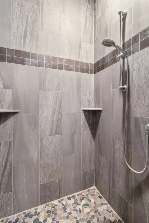 Bath - 628 Highland Meadow Loop, Redmond, OR 97756 photo 9 of 9