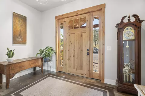 Entry Way - 628 Highland Meadow Loop, Redmond, OR 97756 photo 1 of 4