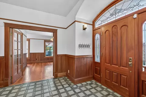 Entry Way - 19 Gresham St, Ashland, OR 97520 photo 1 of 3