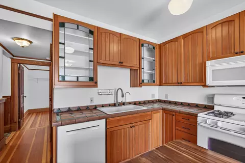 Kitchen - 19 Gresham St, Ashland, OR 97520 photo 2 of 5