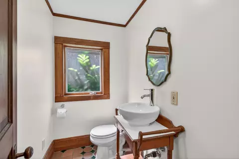 Bath - 19 Gresham St, Ashland, OR 97520 photo 3 of 7