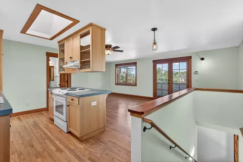Living - 19 Gresham St, Ashland, OR 97520 photo 5 of 8