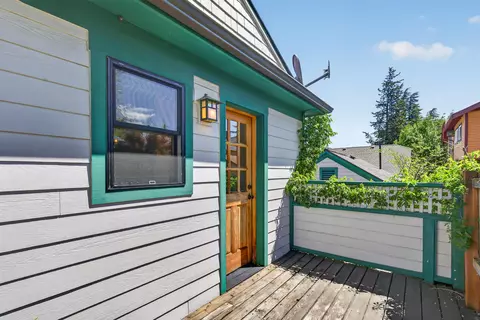 Exterior - 19 Gresham St, Ashland, OR 97520 photo 6 of 8
