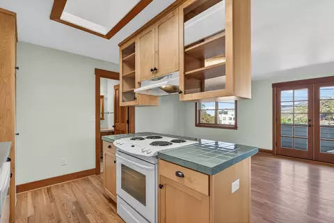 Kitchen - 19 Gresham St, Ashland, OR 97520 photo 4 of 5