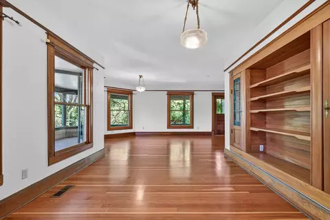 Living - 19 Gresham St, Ashland, OR 97520 photo 1 of 8