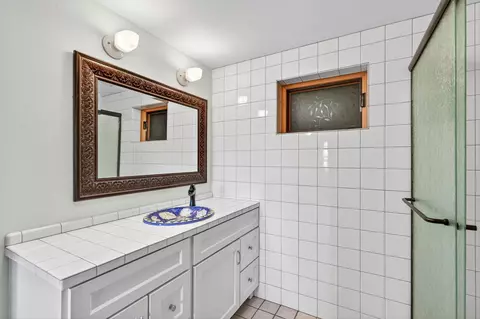 Bath - 19 Gresham St, Ashland, OR 97520 photo 6 of 7