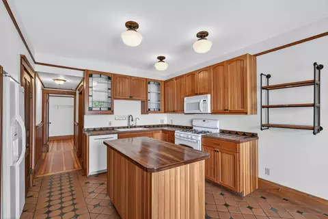Kitchen - 19 Gresham St, Ashland, OR 97520 photo 1 of 5