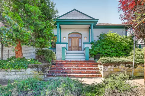 19 Gresham St, Ashland, OR 97520
