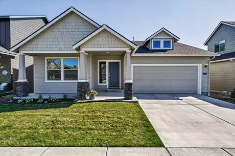 3023 NE Red Oak Dr, Bend, OR 97701