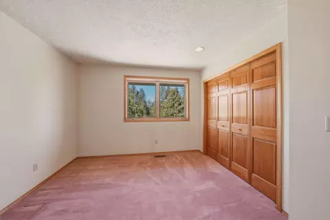 Bedroom - 60309 Tall Pine Ave, Bend, OR 97702 photo 6 of 11