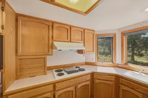Kitchen - 60309 Tall Pine Ave, Bend, OR 97702 photo 4 of 7