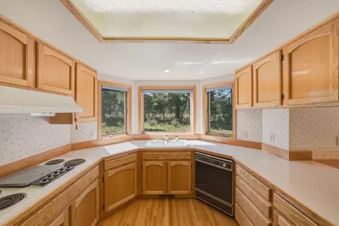 Kitchen - 60309 Tall Pine Ave, Bend, OR 97702 photo 3 of 7