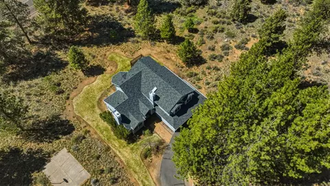 View/Area - 60309 Tall Pine Ave, Bend, OR 97702 photo 3 of 9