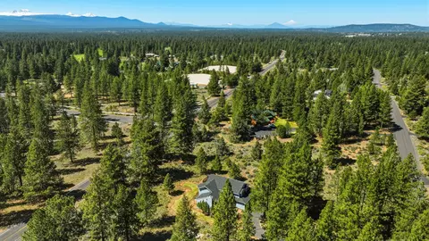 View/Area - 60309 Tall Pine Ave, Bend, OR 97702 photo 4 of 9