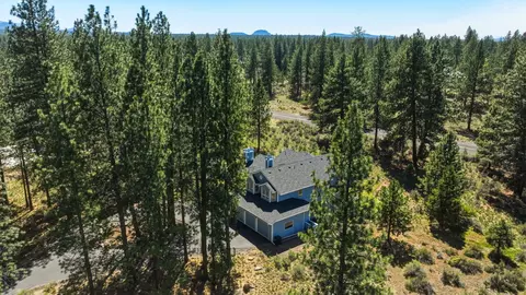 View/Area - 60309 Tall Pine Ave, Bend, OR 97702 photo 7 of 9