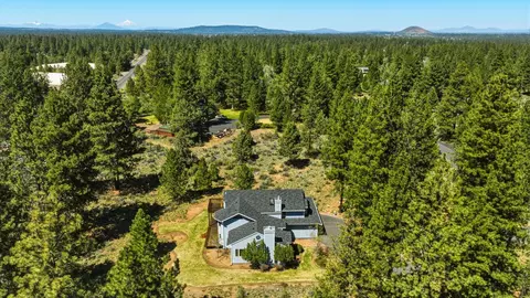 View/Area - 60309 Tall Pine Ave, Bend, OR 97702 photo 5 of 9