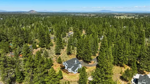 View/Area - 60309 Tall Pine Ave, Bend, OR 97702 photo 6 of 9