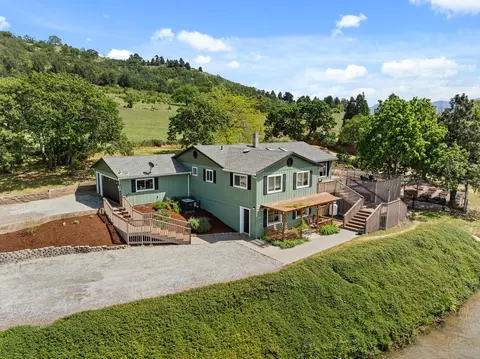 2140 N Valley View Rd, Ashland, OR 97520
