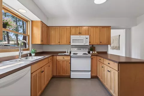 Kitchen - 714 NE 10th St, Bend, OR 97701 photo 2 of 2
