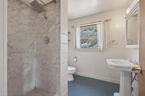 Bath - 714 NE 10th St, Bend, OR 97701 photo 6 of 6