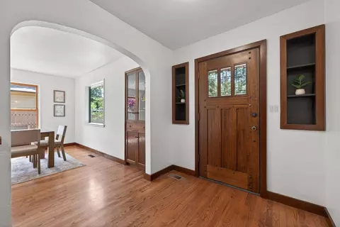 Entry Way - 714 NE 10th St, Bend, OR 97701 photo 2 of 5
