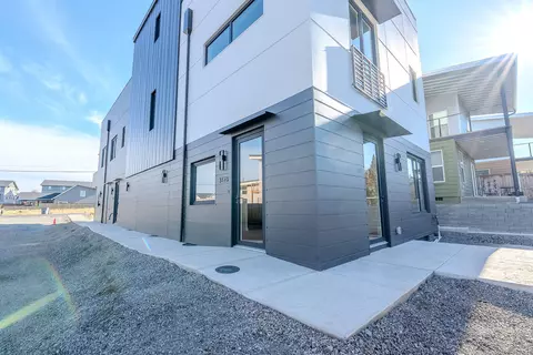 Exterior - 312 E Rapp Rd, Talent, OR 97540 photo 4 of 5