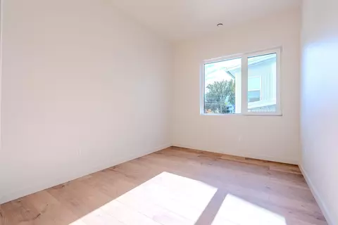 Bedroom - 312 E Rapp Rd, Talent, OR 97540 photo 4 of 8