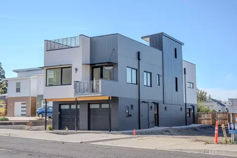 312 E Rapp Rd, Talent, OR 97540