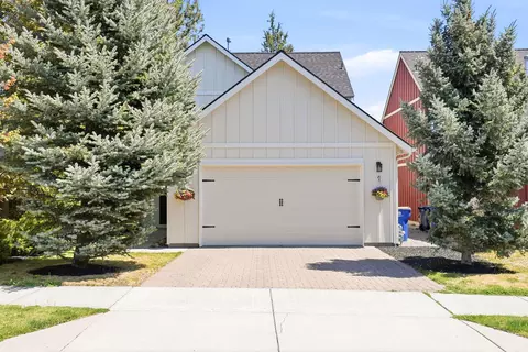 19827 Powers Rd, Bend, OR 97702