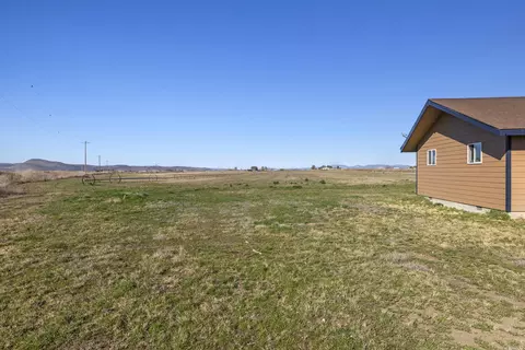 Exterior - 23810 Gaines Rd, Merrill, OR 97633 photo 2 of 4