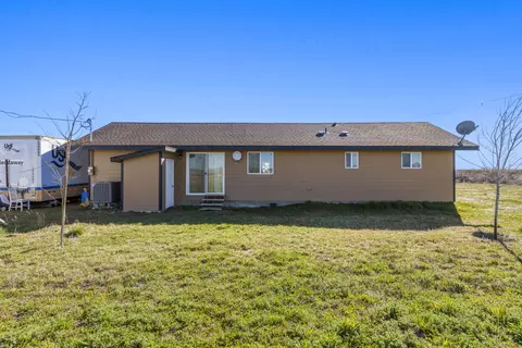 Exterior - 23810 Gaines Rd, Merrill, OR 97633 photo 4 of 4