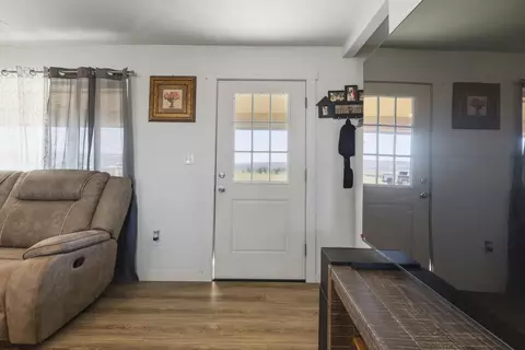 Entry Way - 23810 Gaines Rd, Merrill, OR 97633 photo 1 of 3