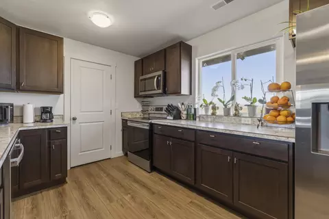 Kitchen - 23810 Gaines Rd, Merrill, OR 97633 photo 2 of 3