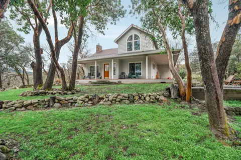 5655 Tamarack Ln, Central Point, OR 97502
