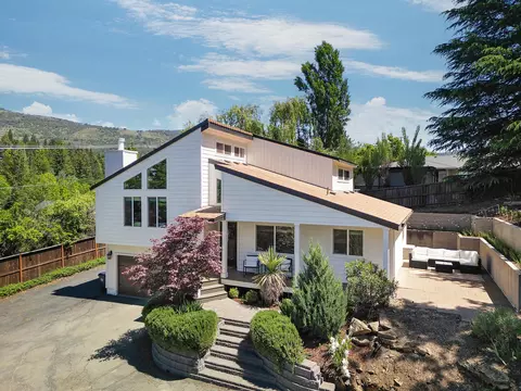 23 San Marcos Dr, Medford, OR 97504