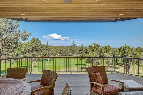 1045 Cinnamon Teal Dr, Redmond, OR 97756
