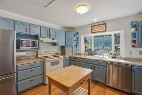 Kitchen - 15020 Remuda Rd, Sisters, OR 97759 photo 4 of 4