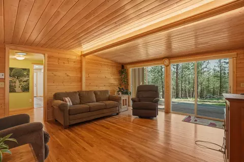 Living - 15020 Remuda Rd, Sisters, OR 97759 photo 1 of 3