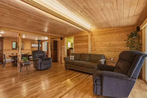 Living - 15020 Remuda Rd, Sisters, OR 97759 photo 3 of 3