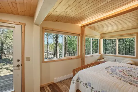 Bedroom - 15020 Remuda Rd, Sisters, OR 97759 photo 2 of 4