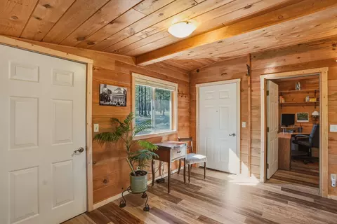 Entry Way - 15020 Remuda Rd, Sisters, OR 97759 photo 2 of 2